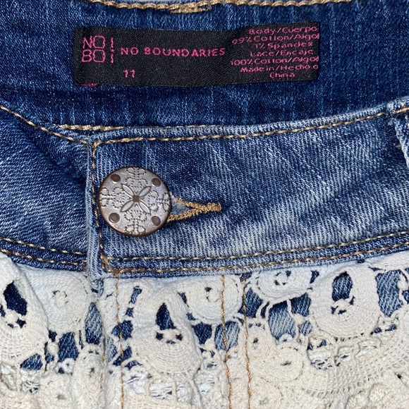 No Boundaries ladies jean shorts size 11 - Picture 3 of 3